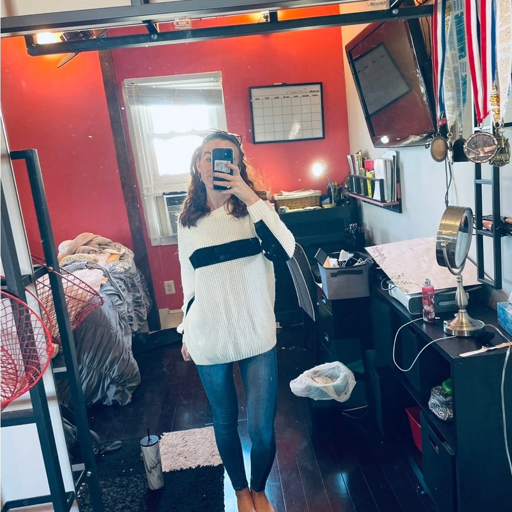 Sweater - Picture 4 of 12